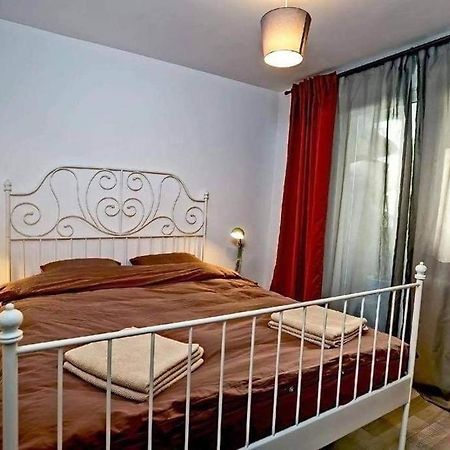 Poetry I Piata Victorei Bukarest Exteriör bild