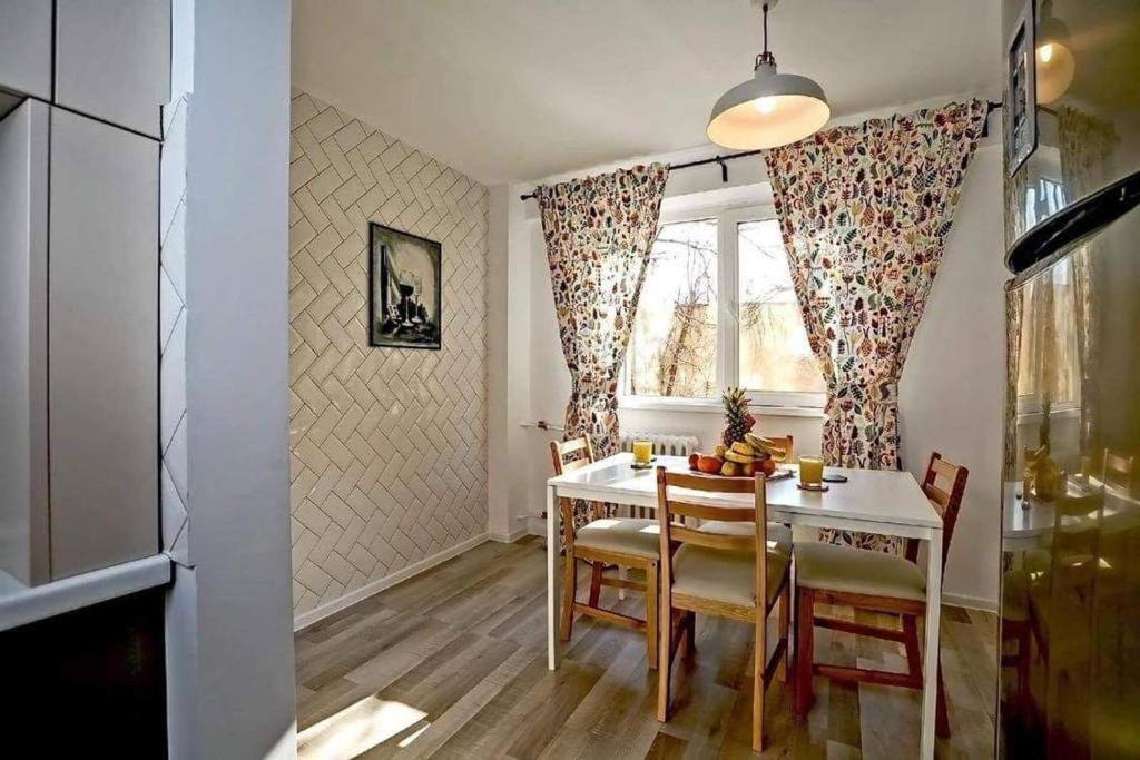 Poetry I Piata Victorei Bukarest Exteriör bild